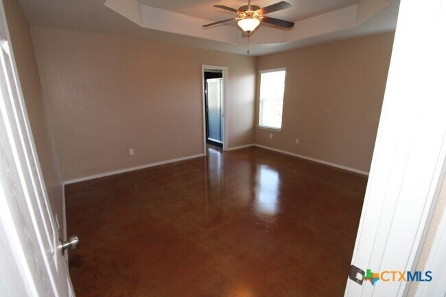 Building Photo - 401 Rainbow Court