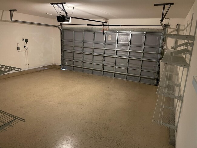 Building Photo - 8770 Kennedy Dr