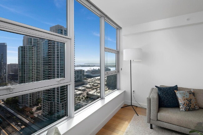 Building Photo - "Stunning 2-Bed, 2-Bath Urban Retreat with 1161 Sq Ft of Comfort in Downtown San Diego!"