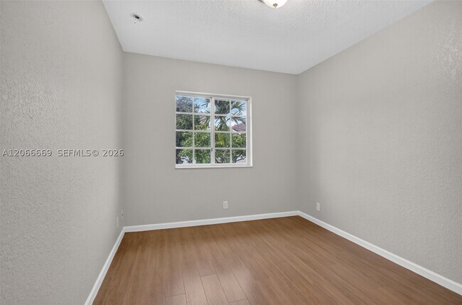 Building Photo - 5337 SW 40th Ave