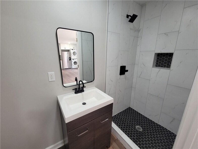 Building Photo - 655 Alcovy Woods Dr