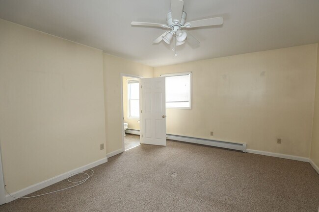 Building Photo - 1776 Hooksett Rd