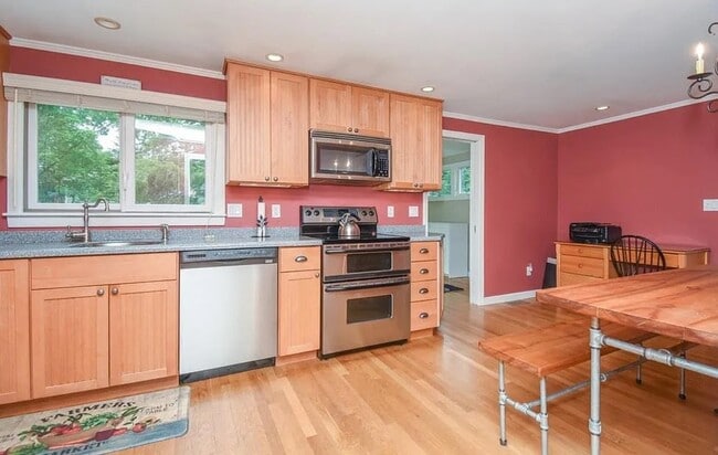 Building Photo - 19 Beatty St