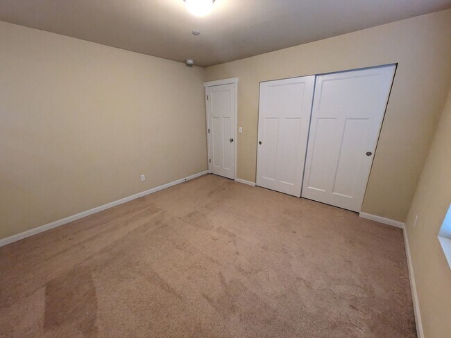 Building Photo - 1077 Hiton Cir