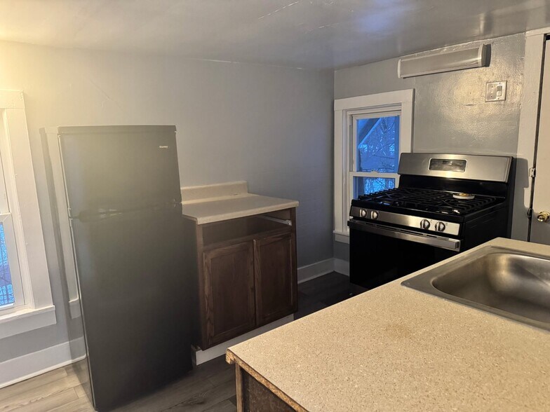 Building Photo - 82 Park Ave