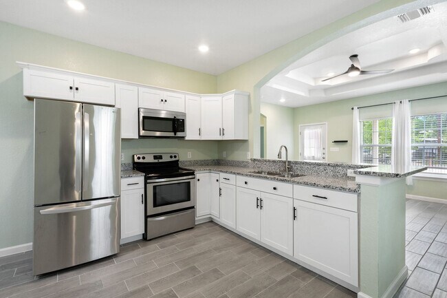 Building Photo - Charming 3/2/2 single story home near Downtown SA & St. Mary's University!