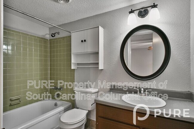 Building Photo - 601 Riverhill Cir