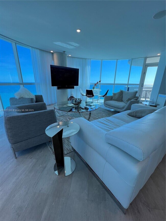 Primary Photo - 6301 Collins Ave