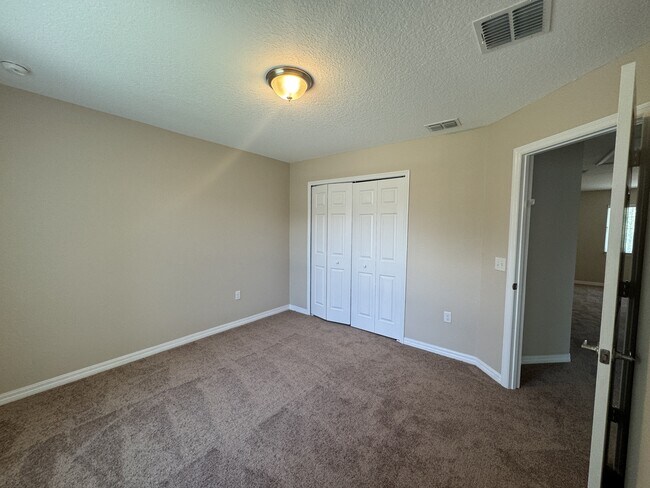 Building Photo - 527 Bristol Cir
