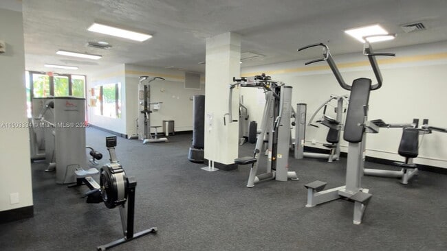 Building Photo - 400 Kings Point Dr