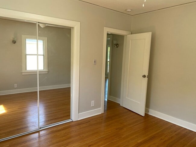 Building Photo - Spacious 2 Bedroom 1 Bath House in Eagle Rock