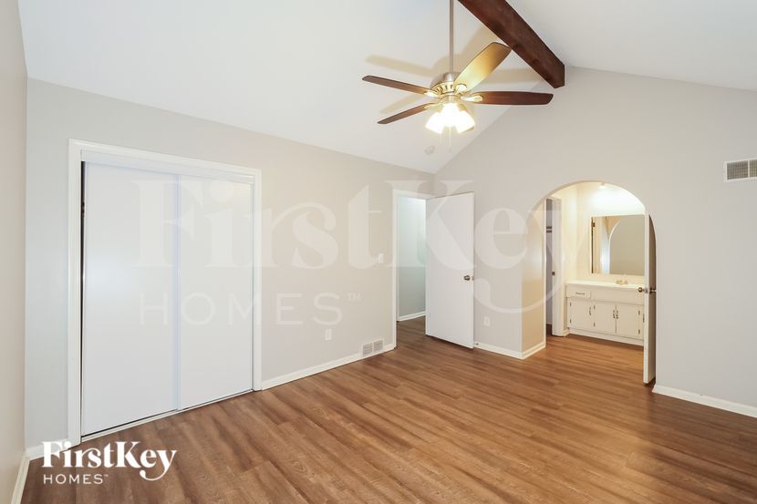 Building Photo - 6704 NW Mirror Lake Terrace