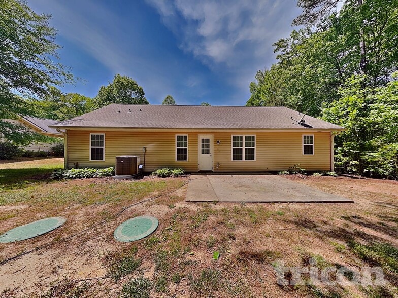 Building Photo - 216 Douthit Bridge Rd