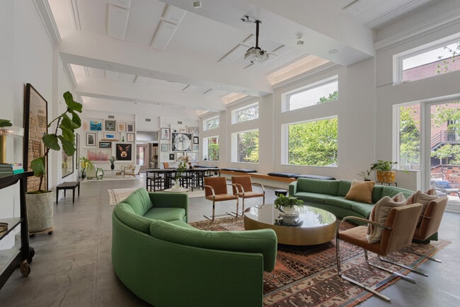 Building Photo - 1019 N Wolcott Ave