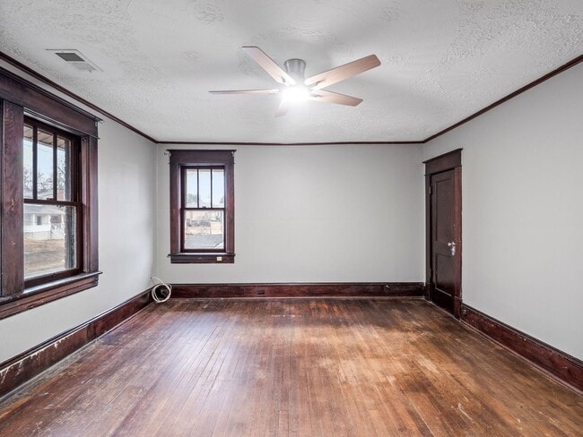 Building Photo - 524 Riverland Rd SE