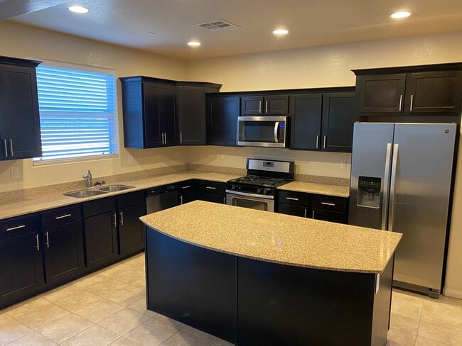 Building Photo - Tuscany Ranch Living