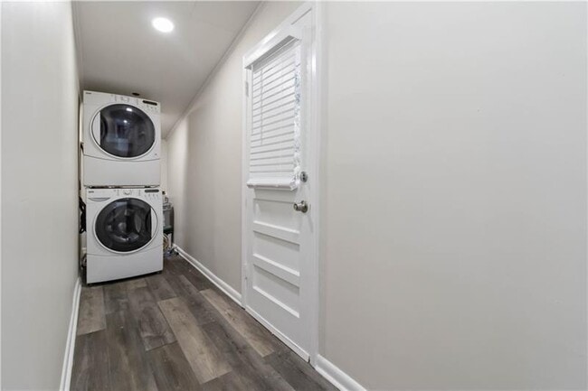 Building Photo - 3035 McLendon Cir NW