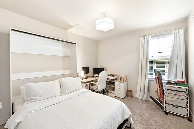 Building Photo - 2306 Capulet St