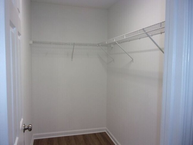 Building Photo - 3 Bedroom 2 Bath Home across from city park