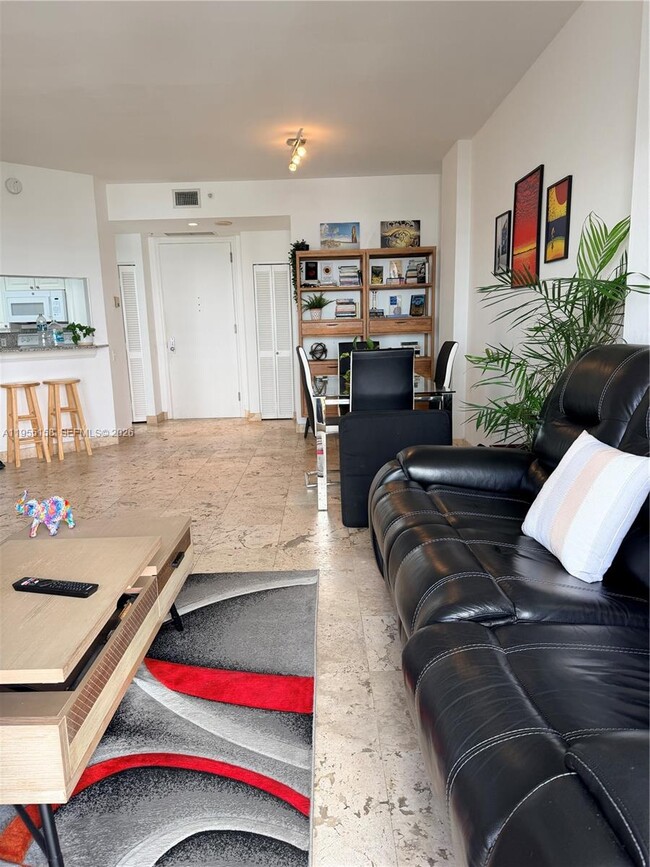 Building Photo - 888 Brickell Key Dr