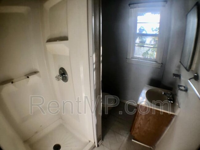 Building Photo - 1011 S Lansing St