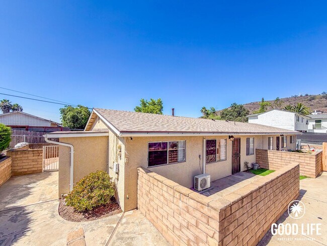 Building Photo - 3BD/1BA Home in Lakeside with In-Unit Laundry & Built-In Closets