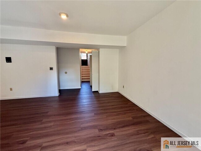 Building Photo - 2905 N Oaks Blvd