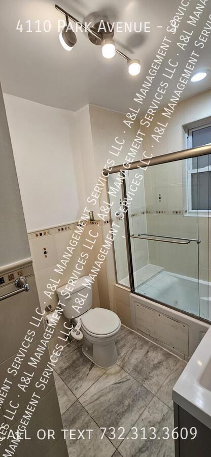 Building Photo - 4110 Park Ave