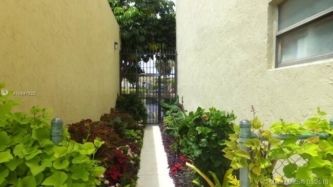 Building Photo - 16950 W Dixie Hwy