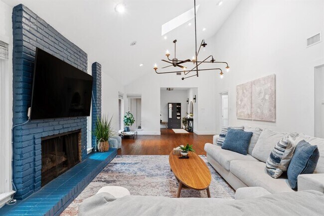 Building Photo - 3607 Laurel Ledge Ln