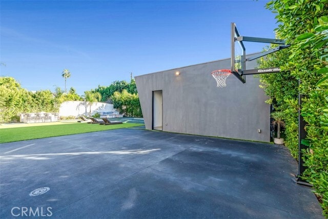 Building Photo - 13016 Chandler Blvd