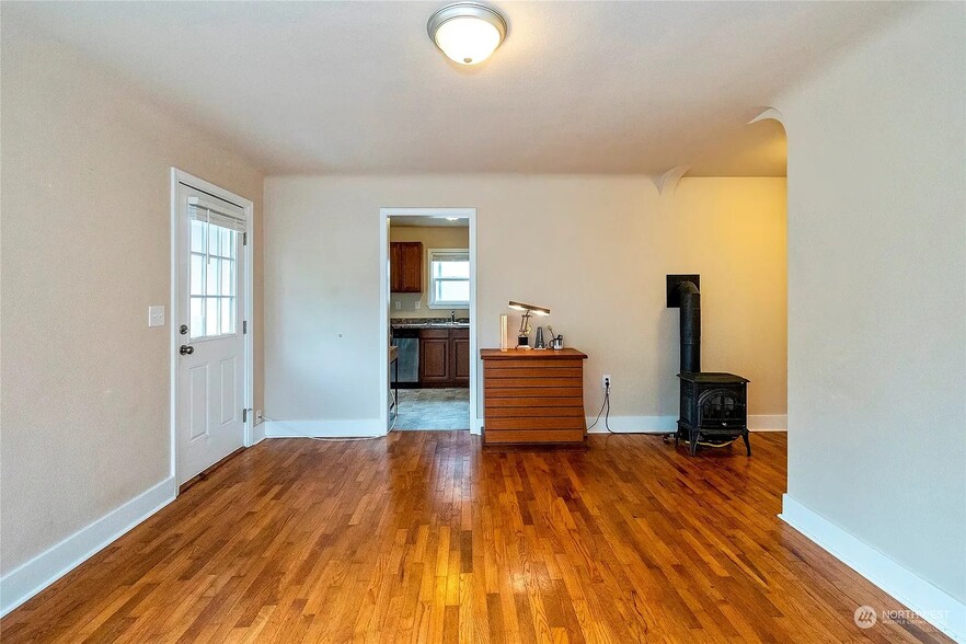 Building Photo - 916 Hull Ave