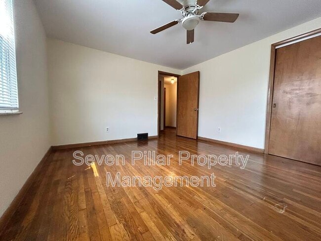 Building Photo - 323 S Napoleon Ave