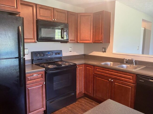 Building Photo - Now Available - 2 Bed 2 Bath House in Brit...