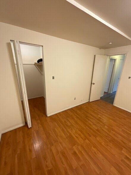 Building Photo - 935 N 85th St