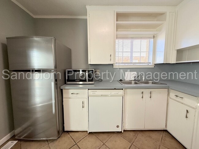 Building Photo - For Lease | University of Tulsa | Available Now!