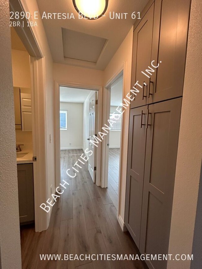 Building Photo - Remodeled 2 Bedroom, 1 Bath with 1 Parking...