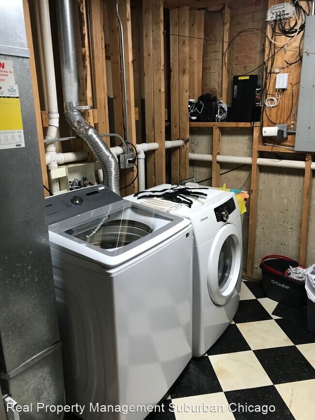 Building Photo - 4 br, 3 bath House - 5901 Burr Oak Avenue