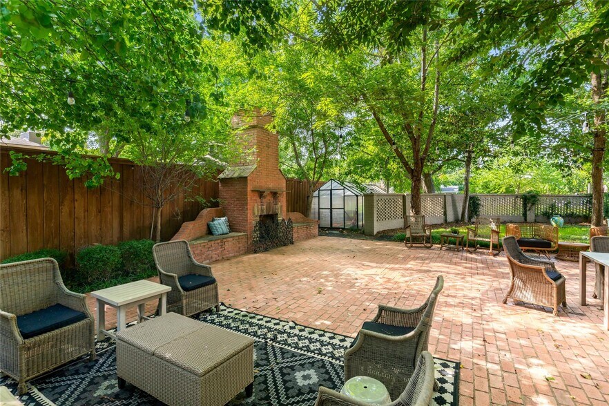Building Photo - 4522 Walnut Hill Ln