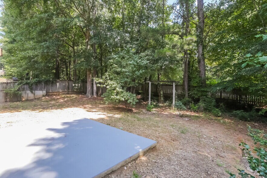 Building Photo - 611 Simon Park Cir
