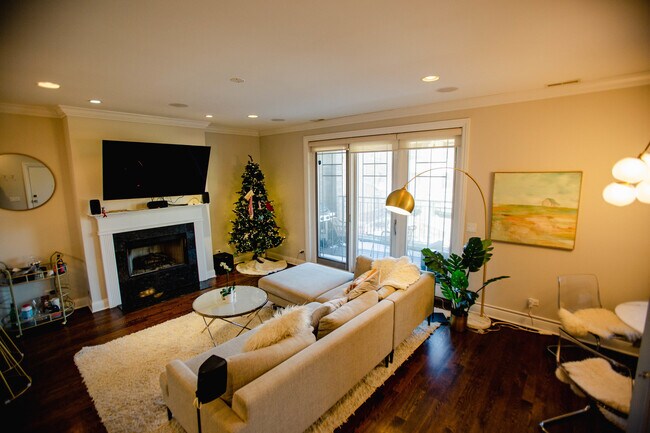 Building Photo - 843 W Fletcher St