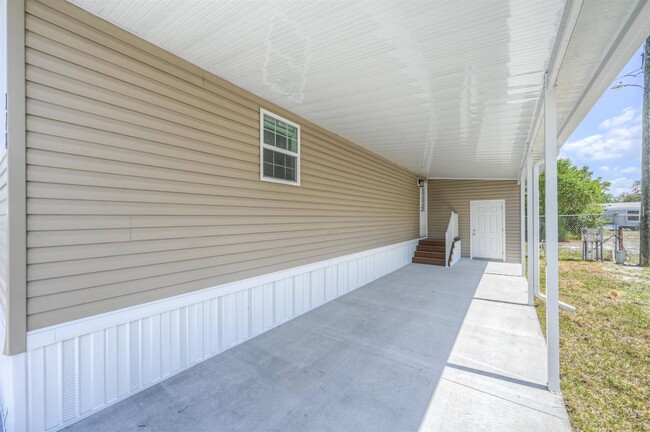 Building Photo - 2410 Skyview St