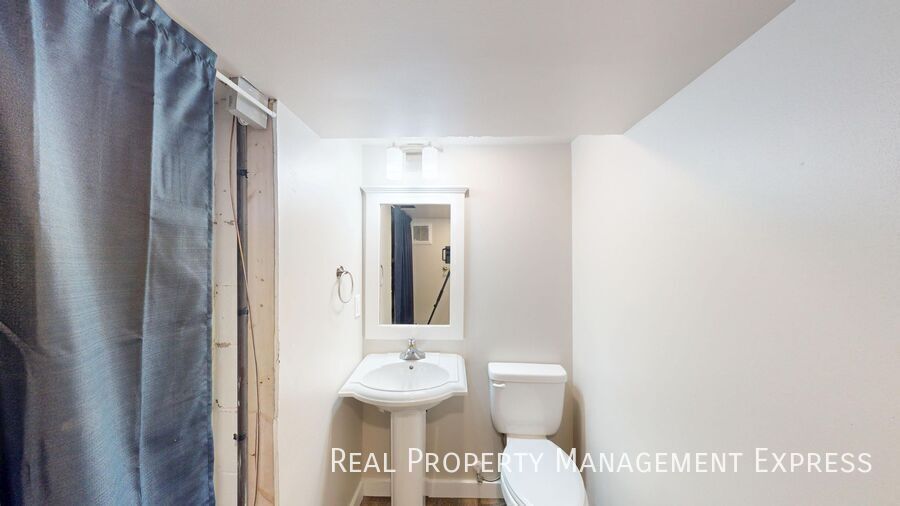 Building Photo - 4 Bedroom, 2 Bathroom Home for Rent in Sioux Falls