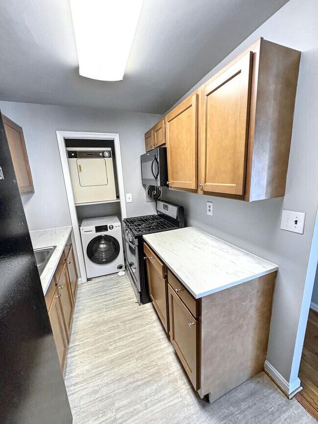Building Photo - 5502 Karen Elaine Dr