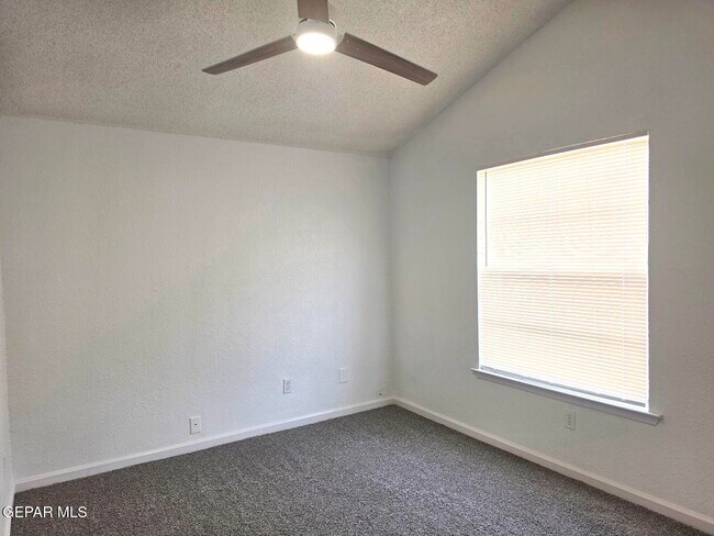 Building Photo - 944 Montera Rd