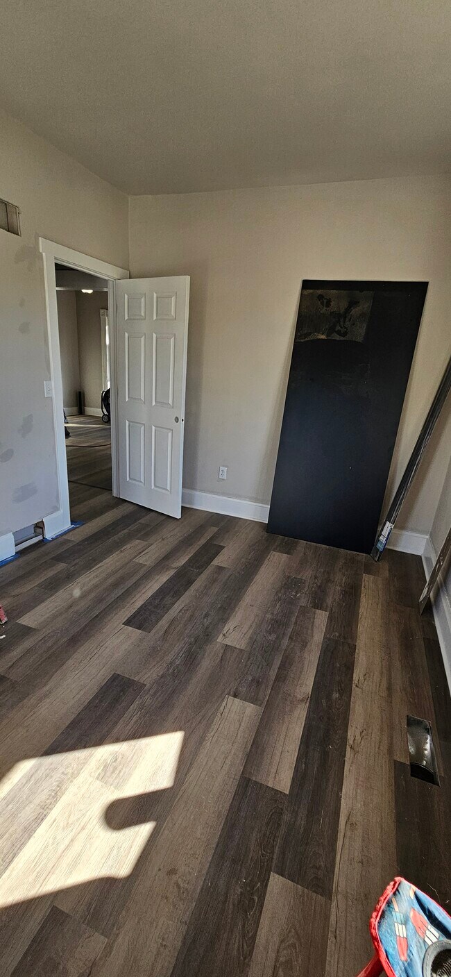 Bed 1 - 1045 11th St