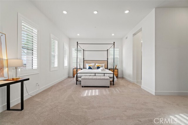 Building Photo - 9337 Astor