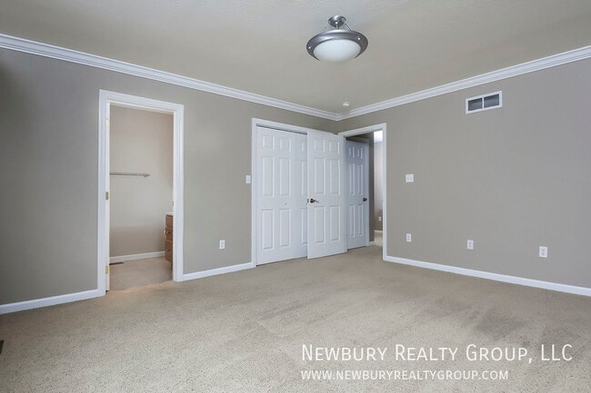 Building Photo - 135 Banksville Pl