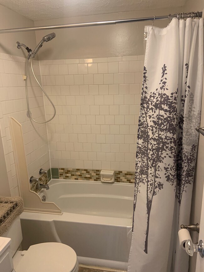 Full Bath - 48 Lerner Ct