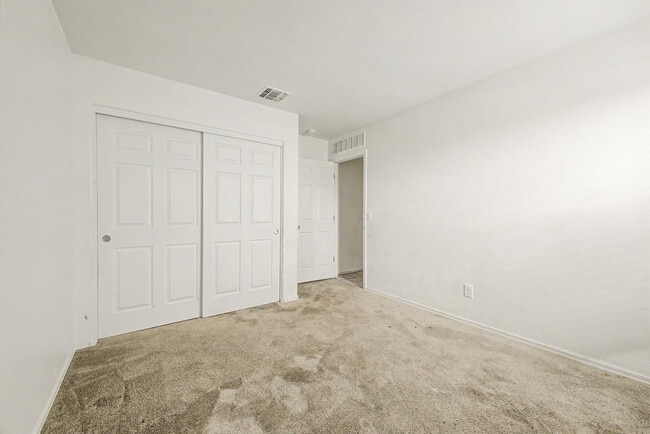 Building Photo - 12586 W Myrtle Ave